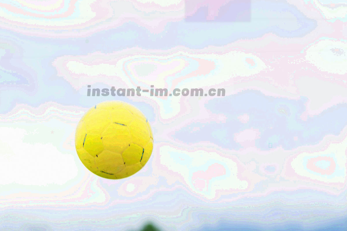 全息数据流从面板流向导出接口，电光紫与霓虹青线条构成科技感